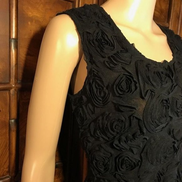 Chiffon 3D Rosette Scoop Neck Sleeveless Top - Picture 9 of 11